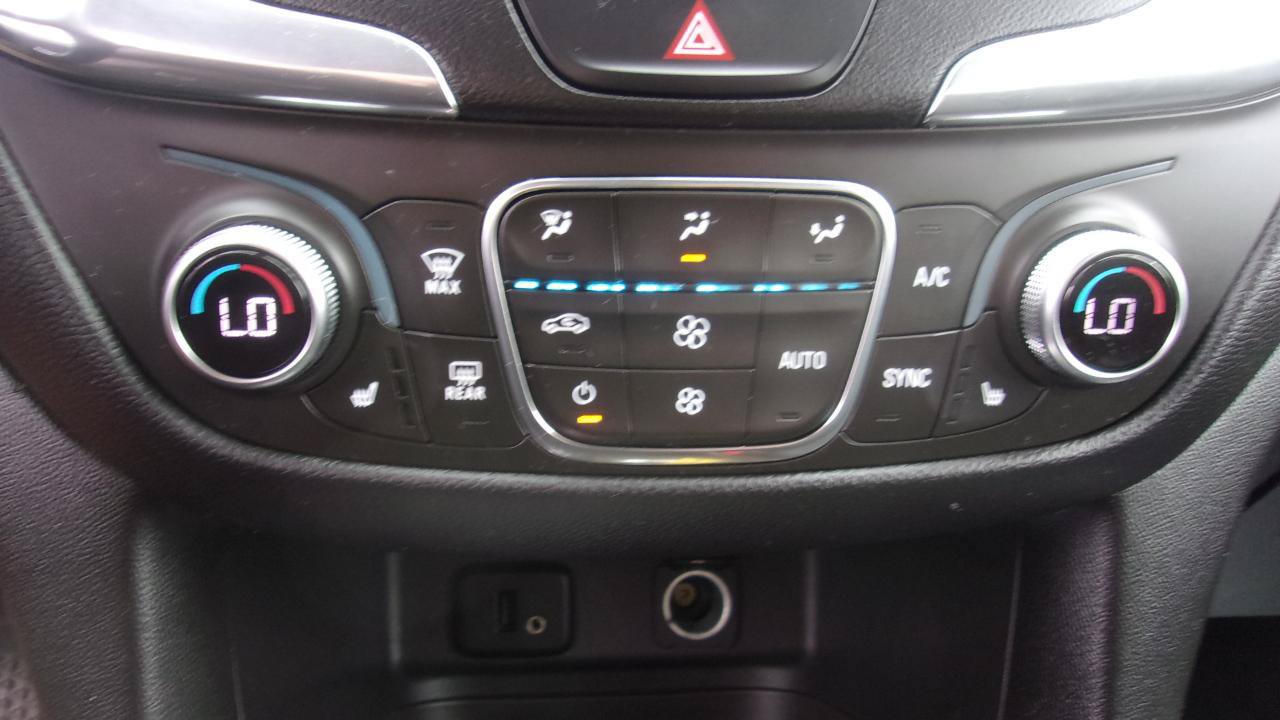 Used 2018 Chevrolet Equinox LT FWD image 12