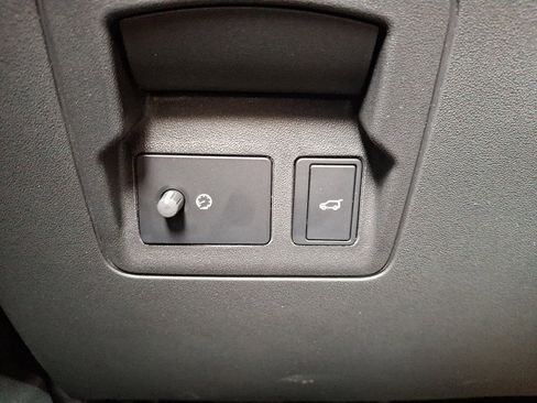 Used 2026 Land Rover Range Rover Velar Dynamic SE image 23