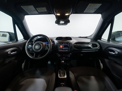 Used 2021 Jeep Renegade Latitude FWD image 16