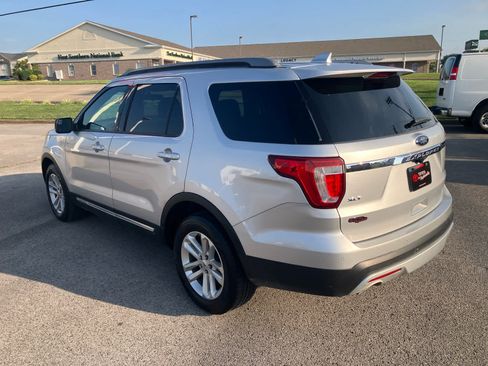 Used 2017 Ford Explorer XLT FWD image 5