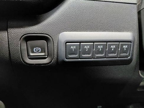 Used 2024 Chevrolet Silverado 2500 Custom w/ Custom Convenience Package AWD/4WD image 39