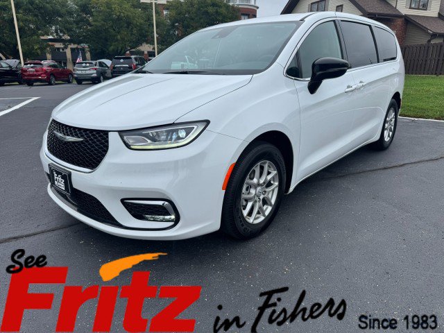 Used 2026 Chrysler Pacifica Select FWD image 1