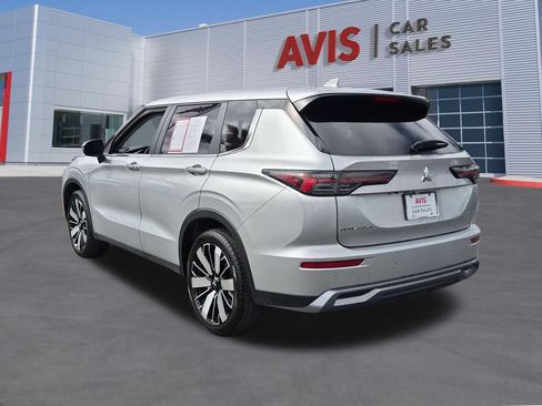 Used 2025 Mitsubishi Outlander SE AWD/4WD image 9