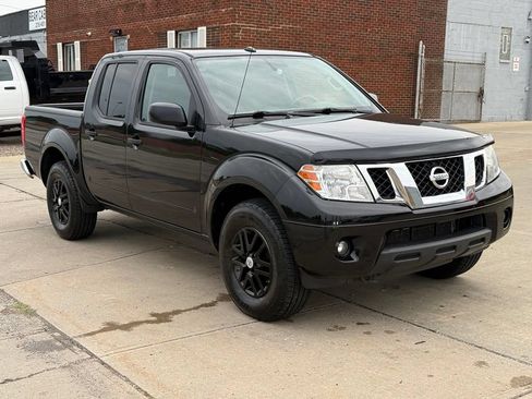 Used 2016 Nissan Frontier SV w/ SV Value Truck Package AWD/4WD image 4