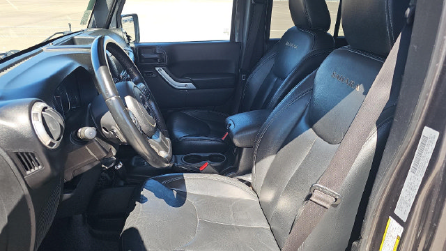Used 2017 Jeep Wrangler Unlimited Sahara w/ Connectivity Group AWD/4WD image 10