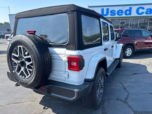 Used 2024 Jeep Wrangler Unlimited Sahara w/ Technology Group AWD/4WD image 5