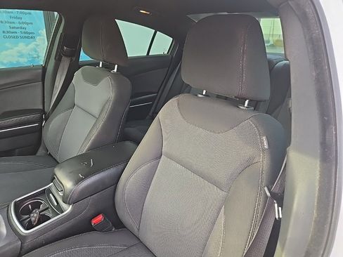 Used 2018 Dodge Charger SXT image 33