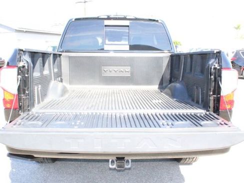 Used 2023 Nissan Titan SV w/ SV Convenience Package image 8