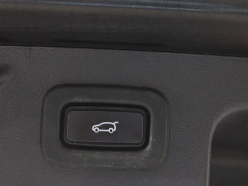 Used 2020 Land Rover Discovery Sport SE R-Dynamic image 16