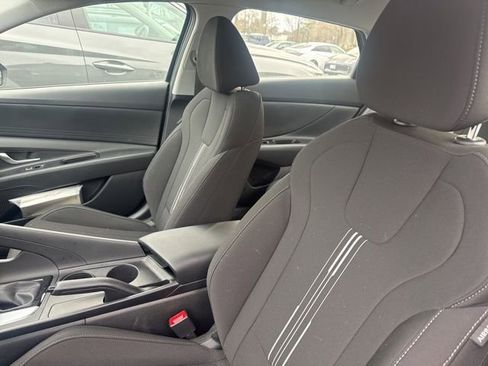 Used 2023 Hyundai Elantra SEL image 12