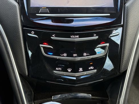 Used 2019 Cadillac XTS image 11