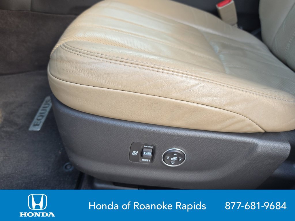 Used 2012 Hyundai Equus Signature RWD image 27