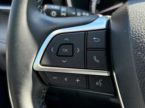 Used 2022 Toyota Highlander XLE image 27