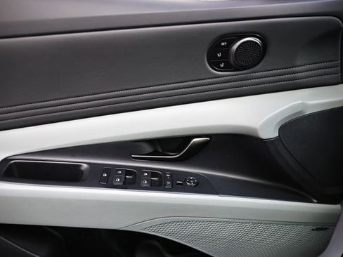 Used 2025 Hyundai Elantra Limited FWD image 37