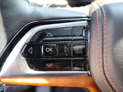 Used 2023 Jeep Grand Cherokee L Summit AWD/4WD image 16