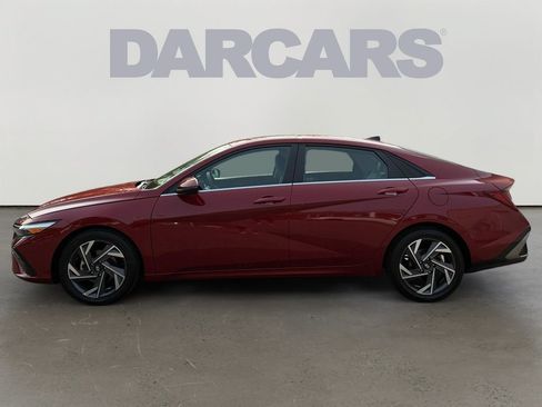 Used 2025 Hyundai Elantra Limited FWD image 4