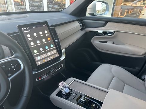 Used 2025 Volvo XC90 B5 Plus image 19