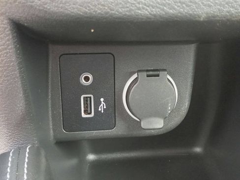 Used 2019 Nissan Kicks SV FWD image 29