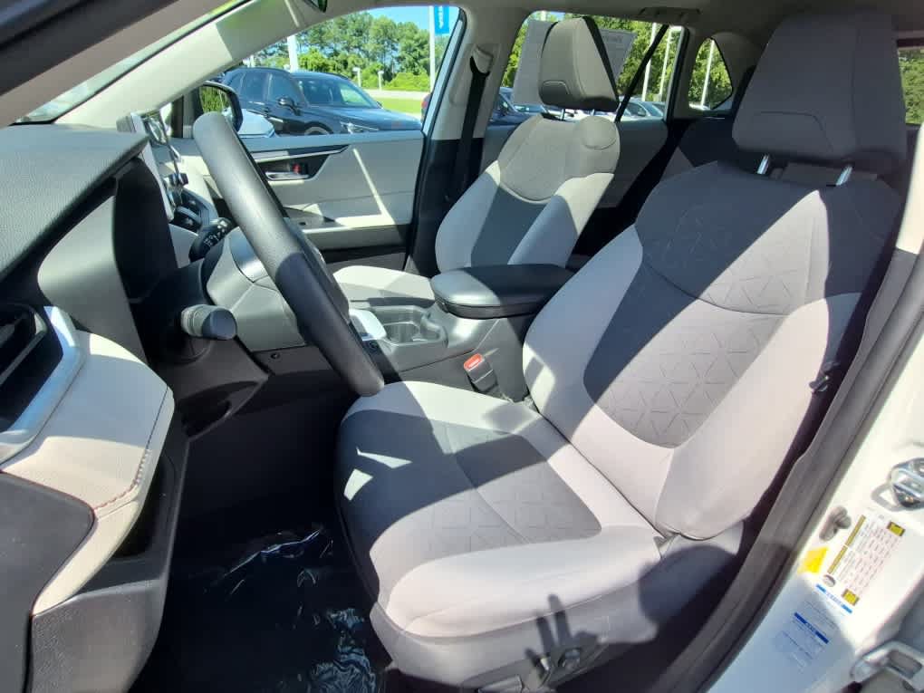 Used 2021 Toyota RAV4 XLE w/ Convenience Package AWD/4WD image 12