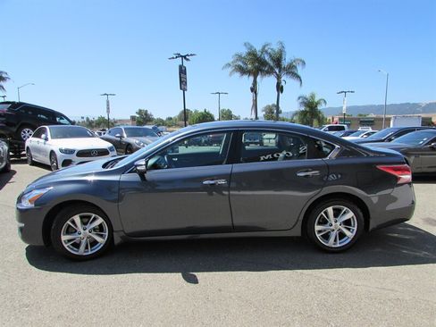 Used 2013 Nissan Altima 2.5 SL w/ Technology Pkg FWD image 4