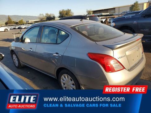 Used 2014 Nissan Versa SV FWD image 4