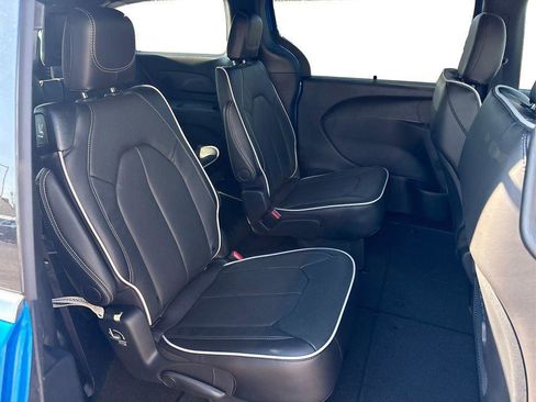 New 2026 Chrysler Pacifica Limited image 21