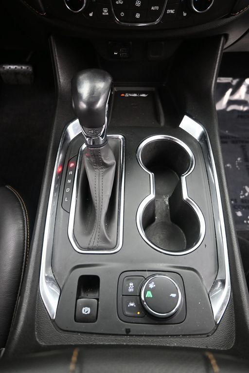 Used 2021 Chevrolet Traverse Premier w/ Redline Edition FWD image 18