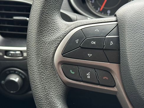 Used 2021 Jeep Cherokee Latitude FWD image 26