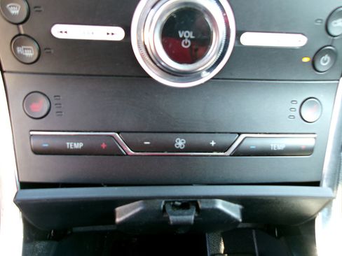 Used 2019 Ford Edge Titanium w/ Cold Weather Package image 18