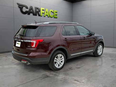 Used 2018 Ford Explorer XLT w/ Equipment Group 202A AWD/4WD image 12