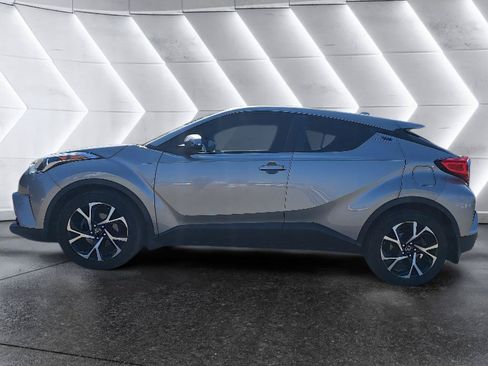Used 2018 Toyota C-HR XLE FWD image 4