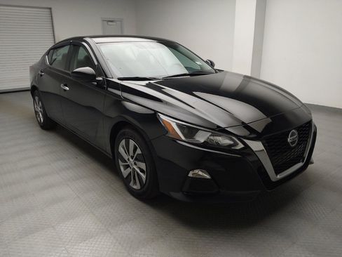 Used 2020 Nissan Altima 2.5 S FWD image 13