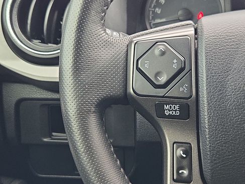 Used 2017 Toyota Tacoma SR5 AWD/4WD image 17