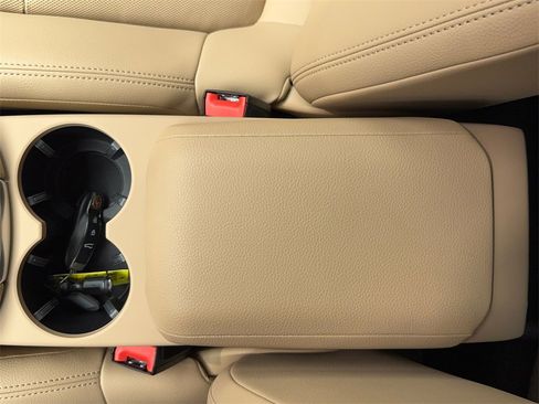 Used 2025 Porsche Macan Turbo image 32