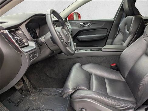 Used 2019 Volvo XC60 T6 Momentum w/ Protection Package Premier image 10