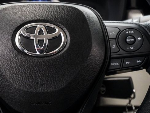 Used 2022 Toyota Corolla LE image 14