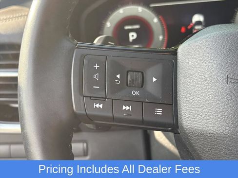 Used 2025 Nissan Rogue SL AWD/4WD image 11