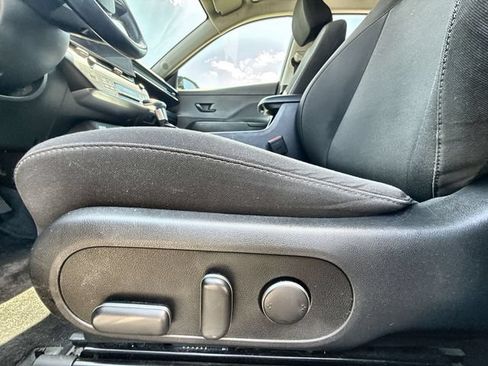 Used 2025 Hyundai Kona SEL AWD/4WD image 12