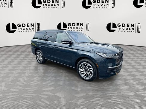 Certified 2025 Lincoln Navigator Reserve AWD/4WD image 2