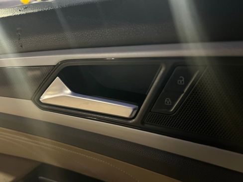 Used 2021 Volkswagen Atlas Cross Sport SE w/ Panoramic Sunroof Package image 49