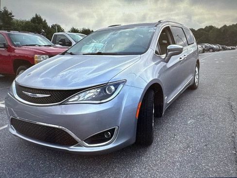 Used 2020 Chrysler Pacifica Limited FWD image 23