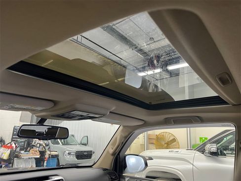 Used 2014 Toyota 4Runner Limited image 29