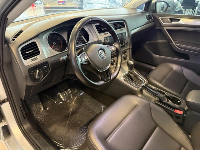 Used 2017 Volkswagen Golf SE FWD image 2