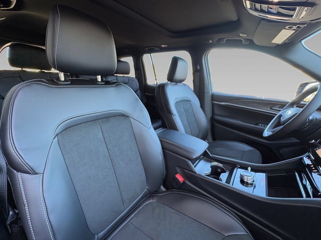 New 2026 Jeep Grand Cherokee Altitude AWD/4WD image 10