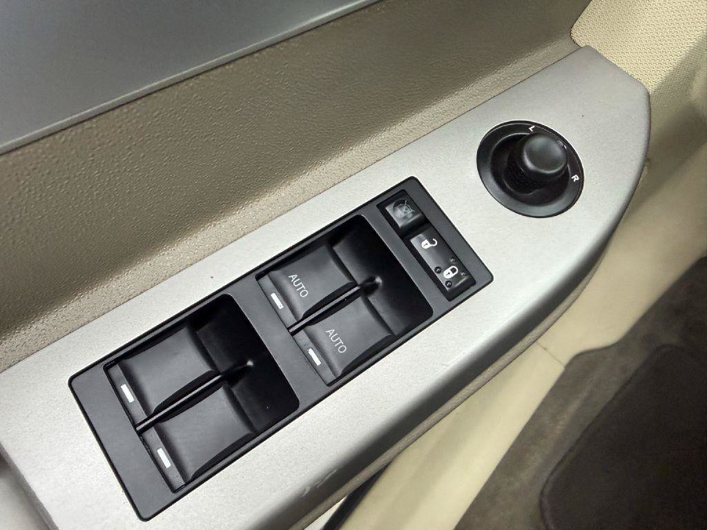 Used 2010 Chrysler Sebring Limited FWD image 14
