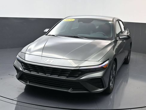 Certified 2025 Hyundai Elantra Sport w/ Cargo Package FWD image 8