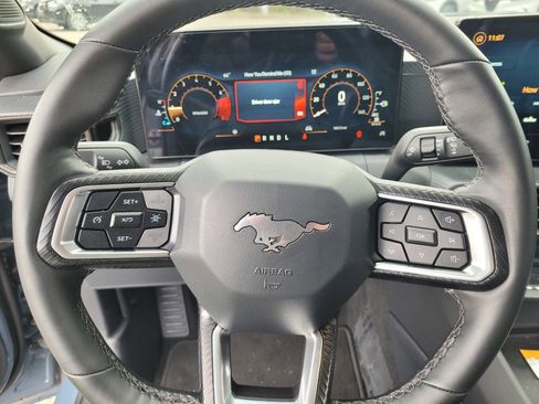 Used 2025 Ford Mustang Coupe image 19