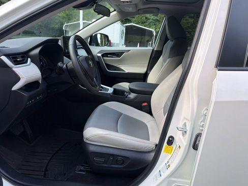 Used 2022 Toyota RAV4 XLE Premium AWD/4WD image 5
