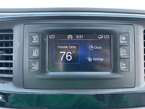 Used 2017 Chrysler Pacifica Touring-L image 34