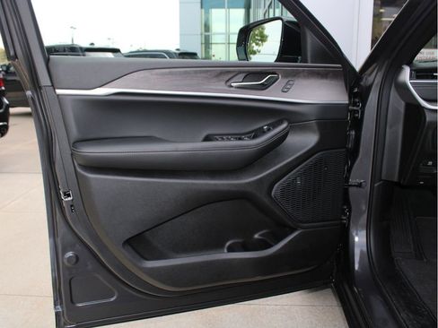 New 2025 Jeep Grand Cherokee Limited w/ Luxury Tech Group II image 9